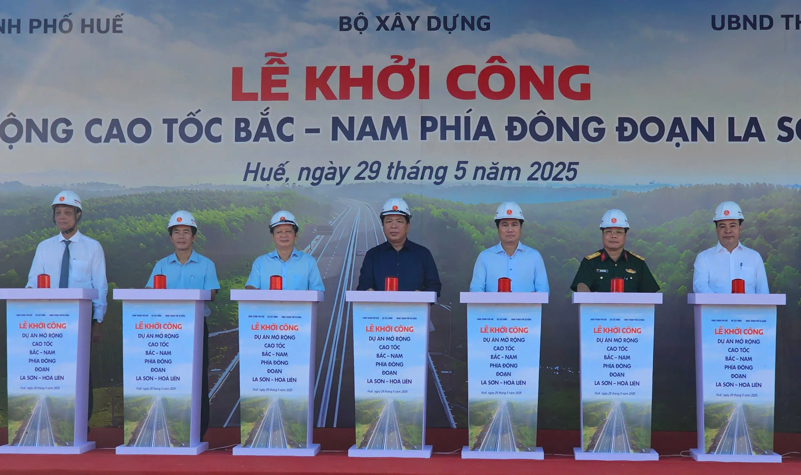 ac98si khoi cong du an mo rong cao toc la son hoa lien len 4 lan xe 1748485673631240466994