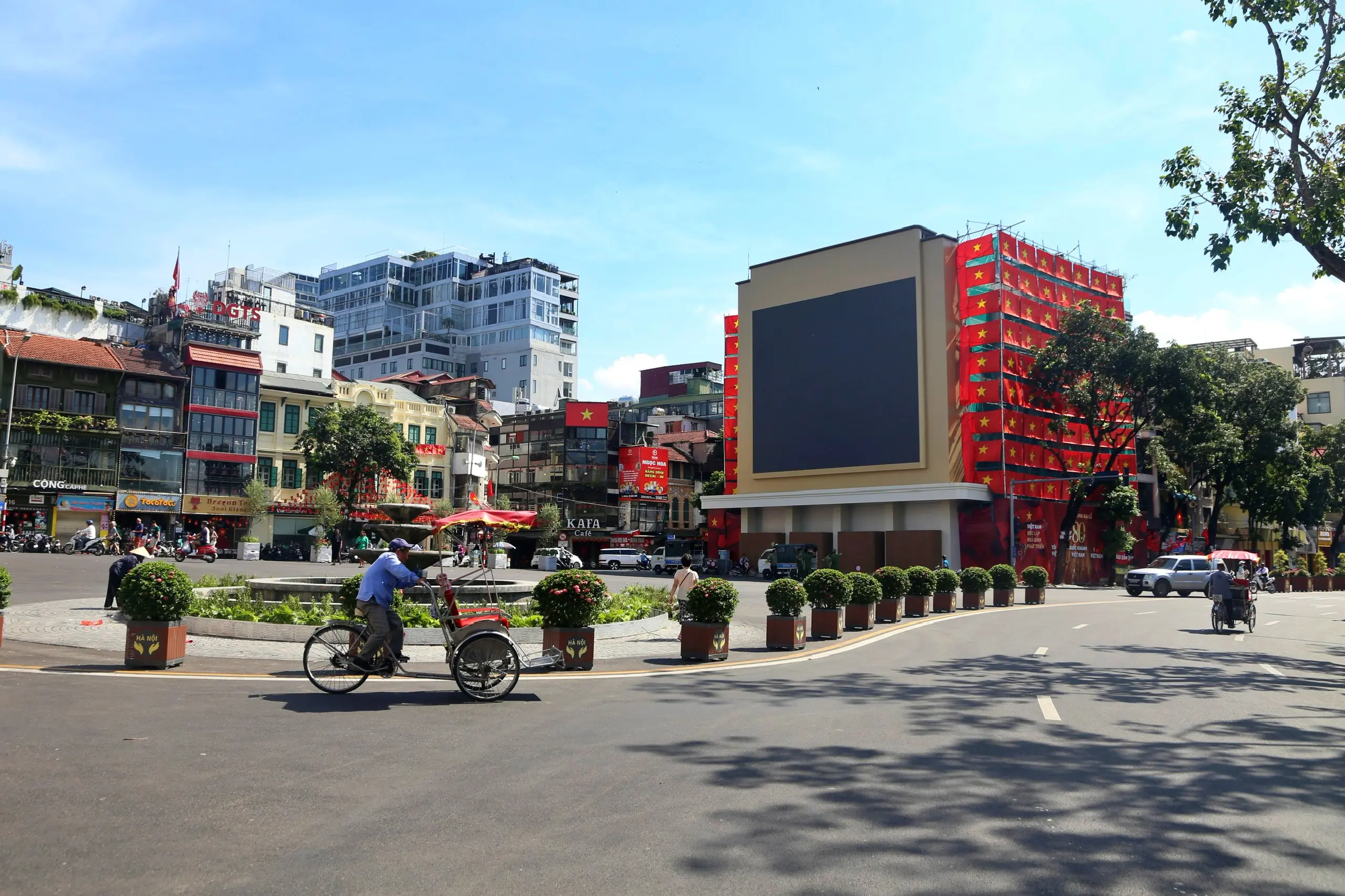 b10xzd quang truong dong kinh nghia thuc trong mau ao moi 8 17570854410451813562106