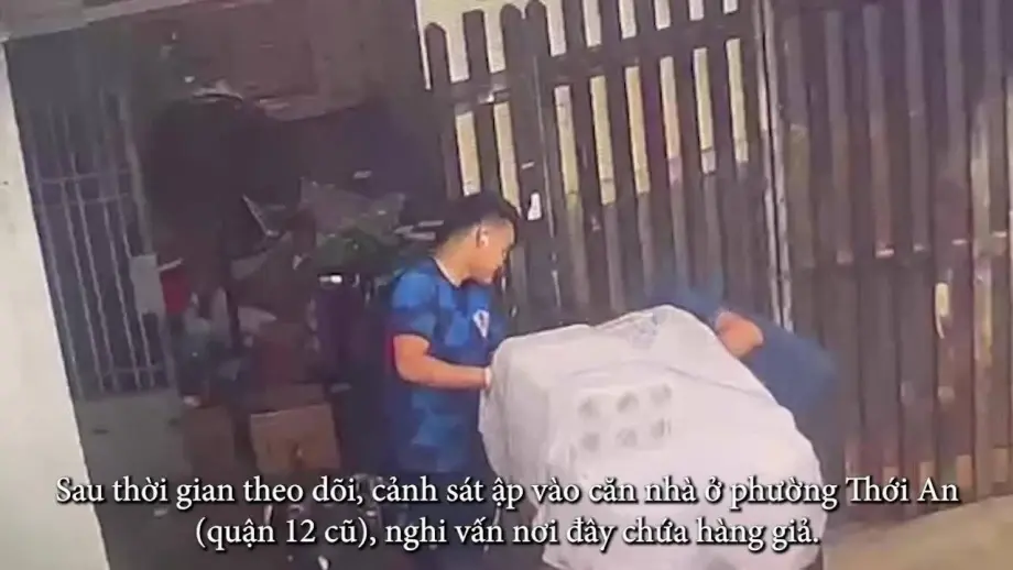 bno83y_canh-sat-hoa-trang-dot-kich-xuong-lam-gia-nuoc-giat-hang-ngo-1758378613.webp