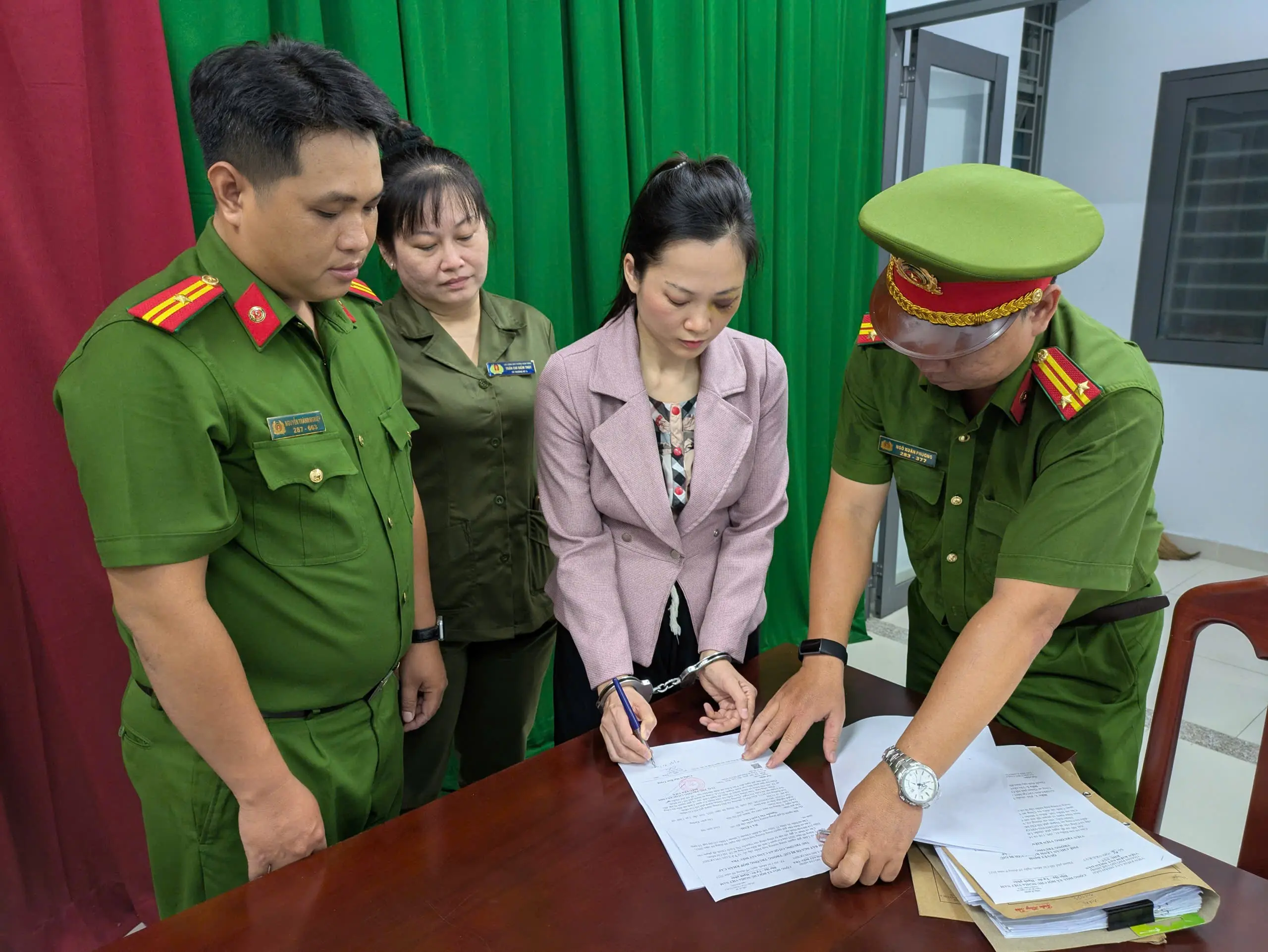 c4rwnd anh 2 nha khoa tuyet chinh 17575621696321197627648