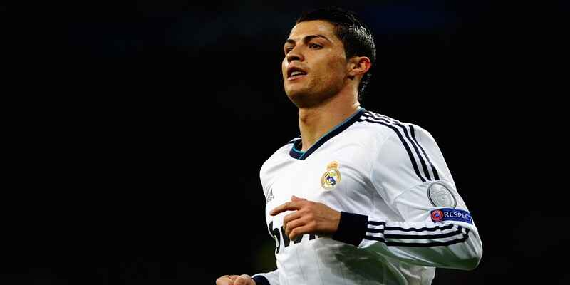 cau thu bong da ronaldo vi dai nhat the ky
