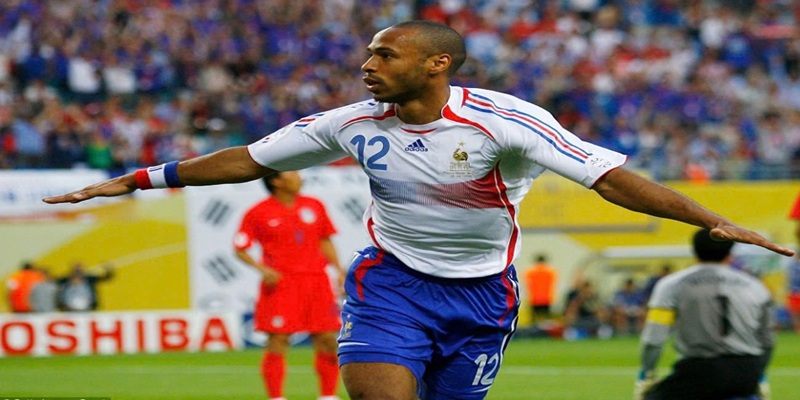 cau thu nicolas anelka co khoi dau day tiem nang