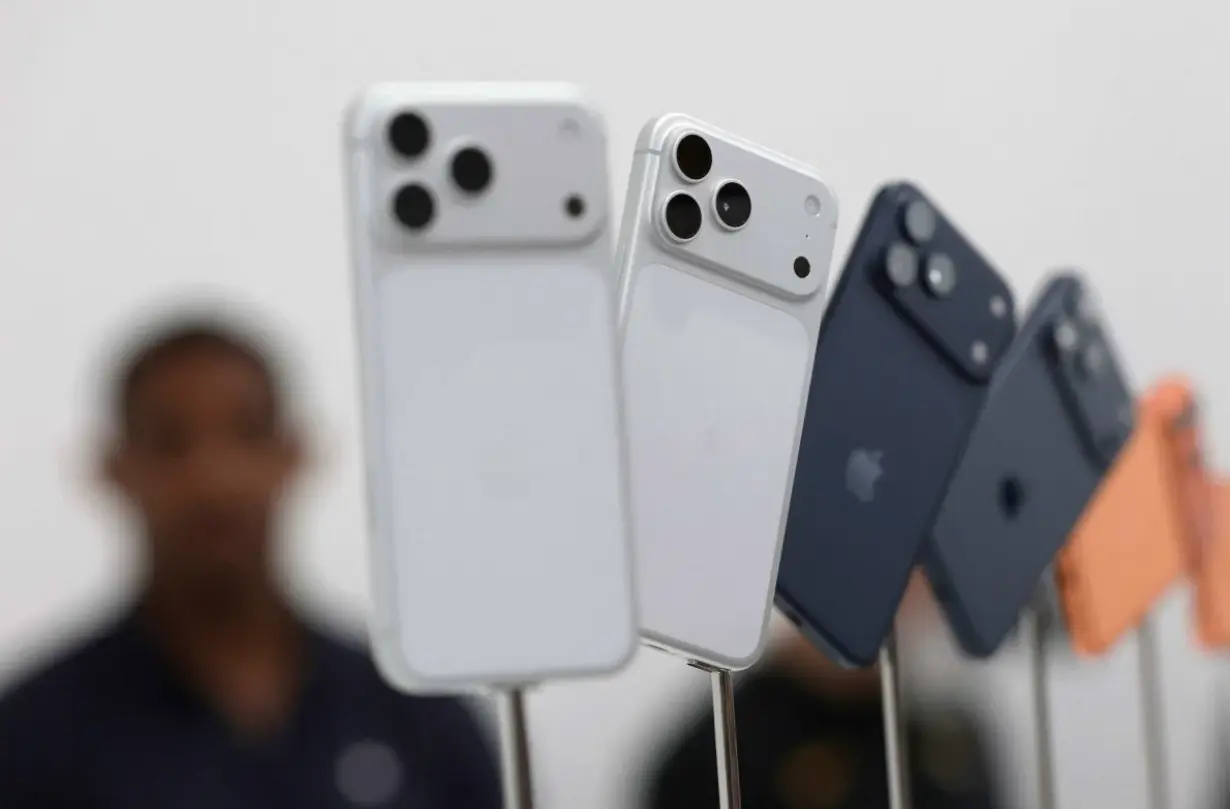 dkc48g iphone 17 17576704717391289642175