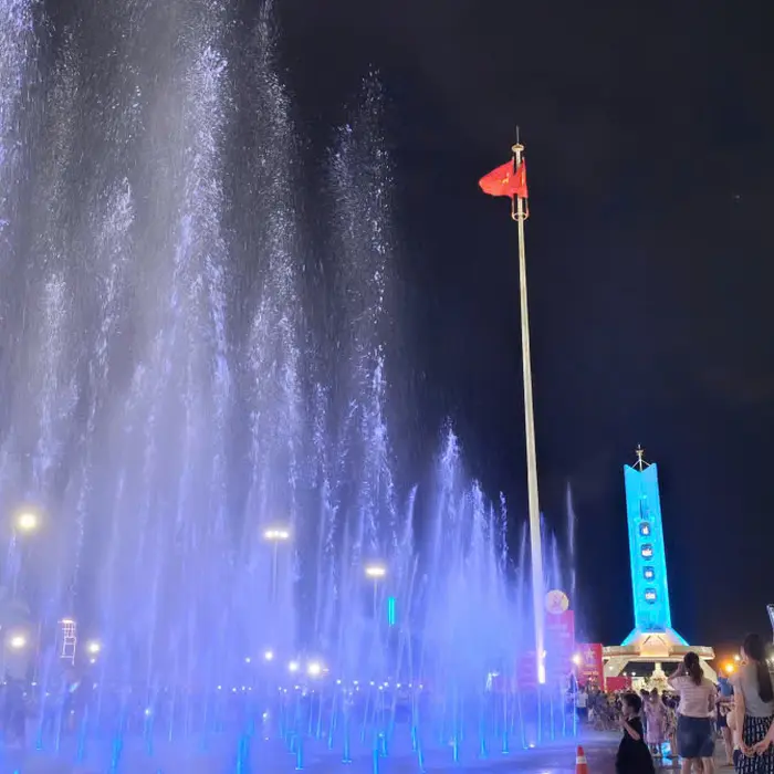 e3a09e 1 9 san nhac nuoc quang truong 29 3 da nang tap nap du khach 4 17567375131621703665826 47 0 717 1279 crop 17567658057322021498893