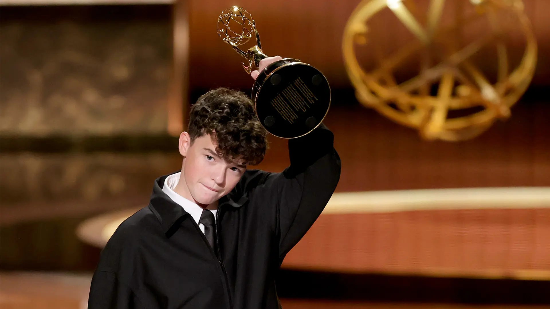 hbienh 17818235 091425 cc getty emmys owen cooper statue stage img