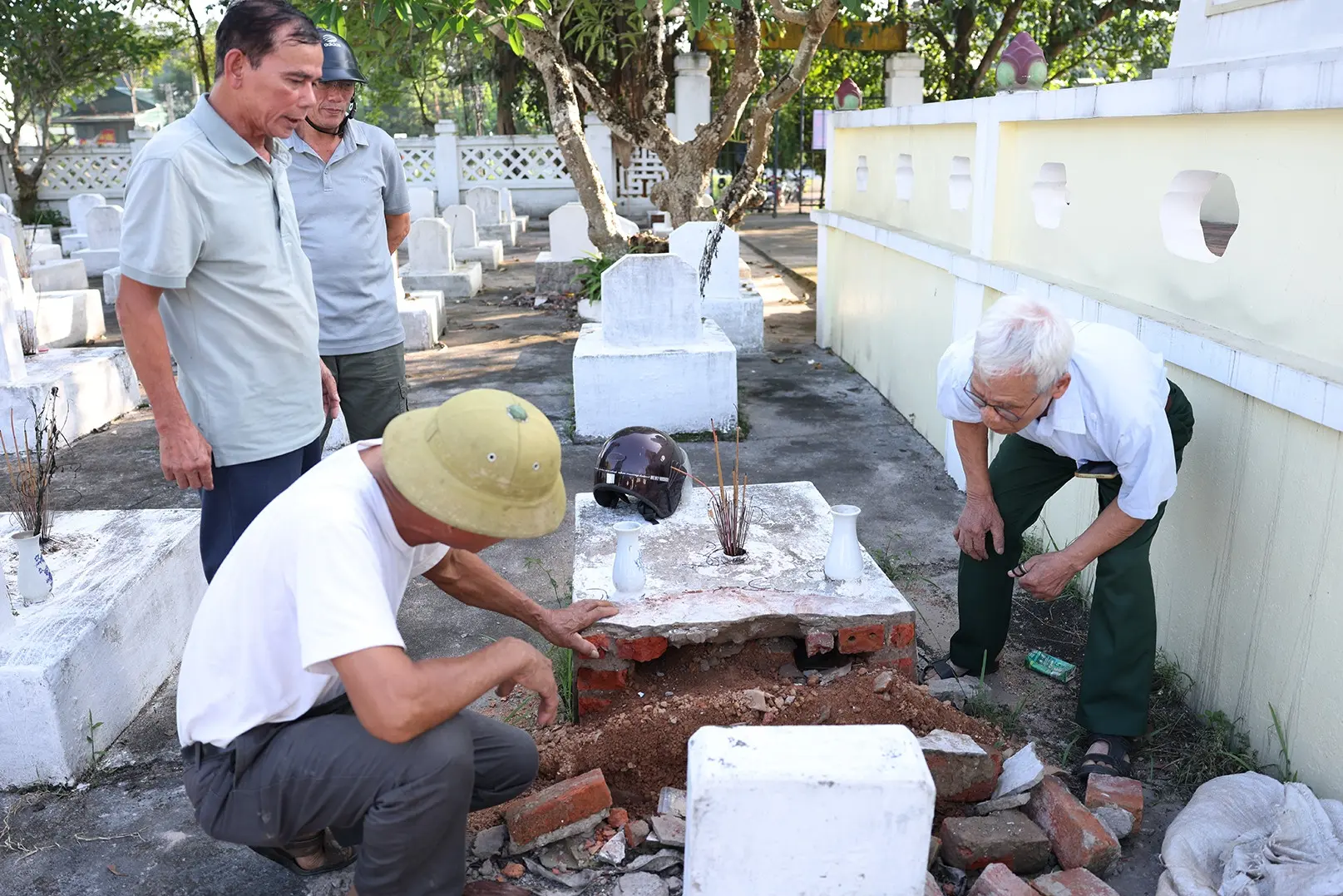 iyeip3 vu 18 ngoi mo liet si o phu tho bi duc pha nha thau noi gi 123