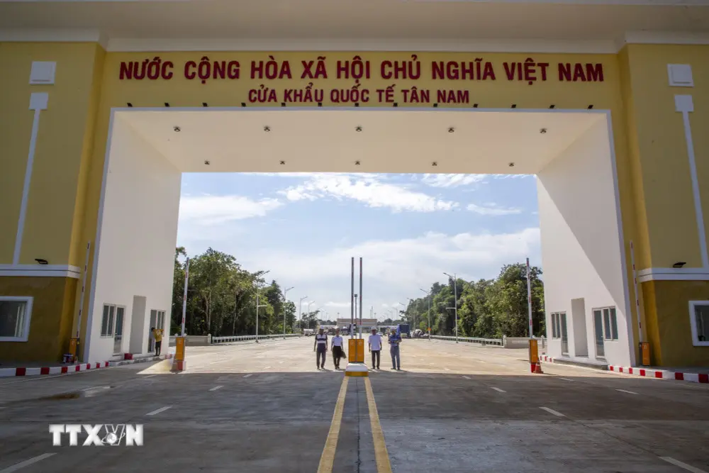 langvn cua khau tan nam tay ninh 1