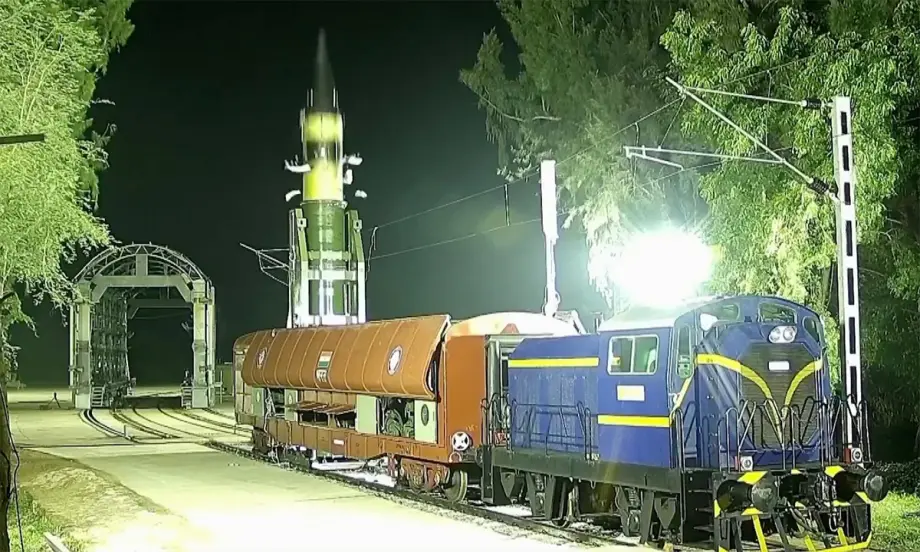 m2g7lz an do phong thu ten lua dan dao tam trung tu tau hoa 1758867925