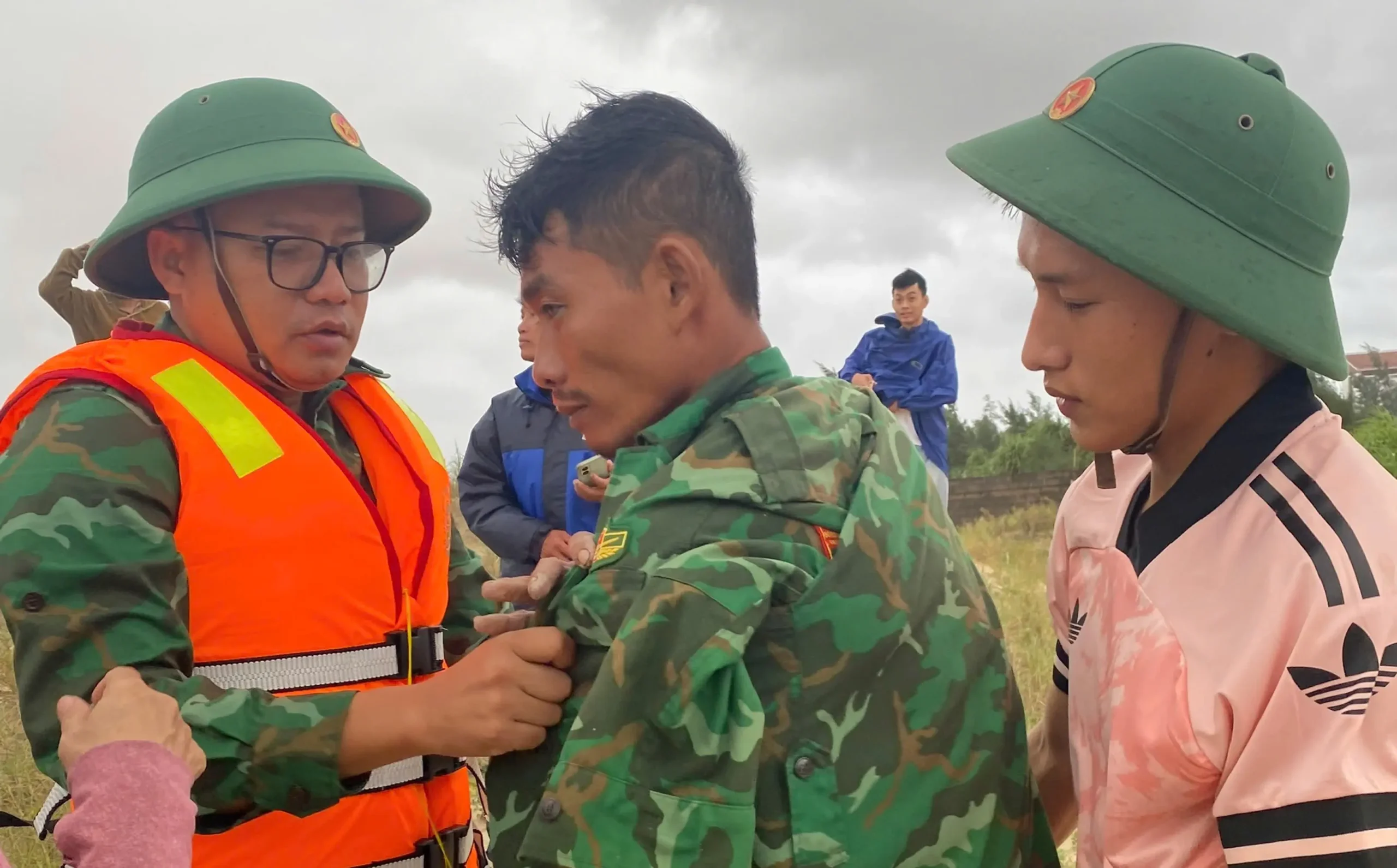mbior0 hai tau ca tp hcm gap nan khi vao tru bao o quang tri 1 thuyen vien da vao bo1 962 6540 scaled