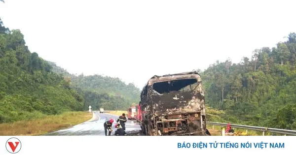 twld54 luc luong chuc nang kiem tra vu chay xe khach bat ngo boc chay tren tuyen la son tuy loan
