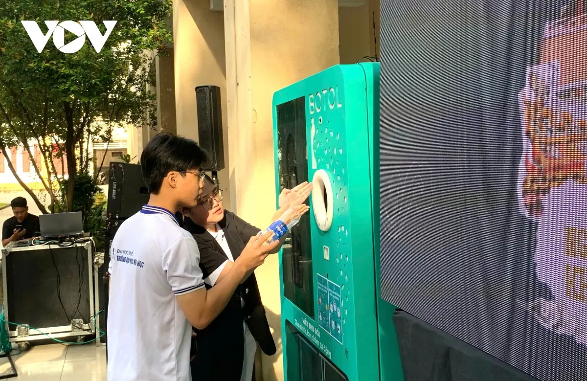 u3zbzw sinh vien tham gia mo hinh dat coc hoan tra nham giam rac thai nhua