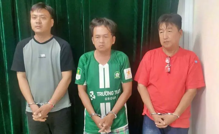 ufa38b 4 doi tuong au da 14114080