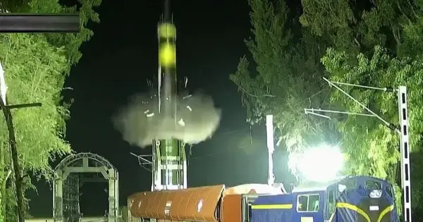 vomtrr cdnmedia.baotintuc.vn upload e9gdnzvhdfi8lzswc6uba files 2025 09 agni prime missile 25925 10