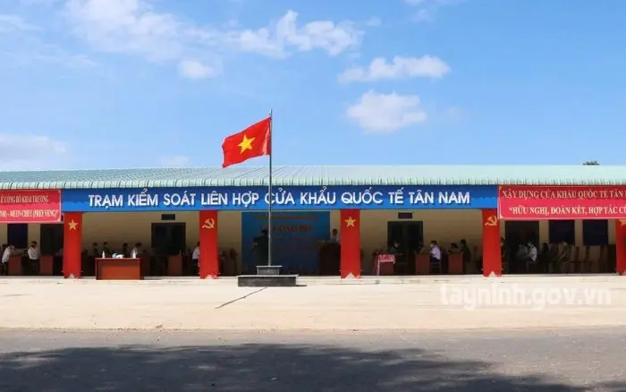 w7z74i cua khau tan nam 16910322784221815495715