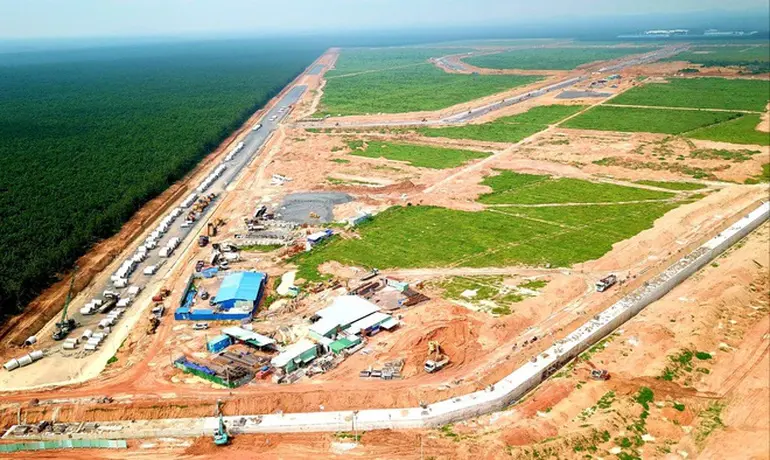 x8xuqk hoan thanh san bay long thanh vao dau 2025