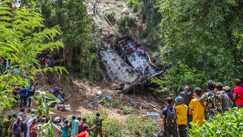 yln7mb tai nan xe buyt sri lanka