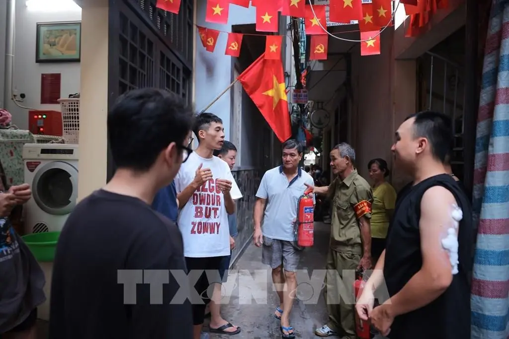 62h96l 090352 ha noi chay lon tai nha dan khien 5 nguoi thiet mang