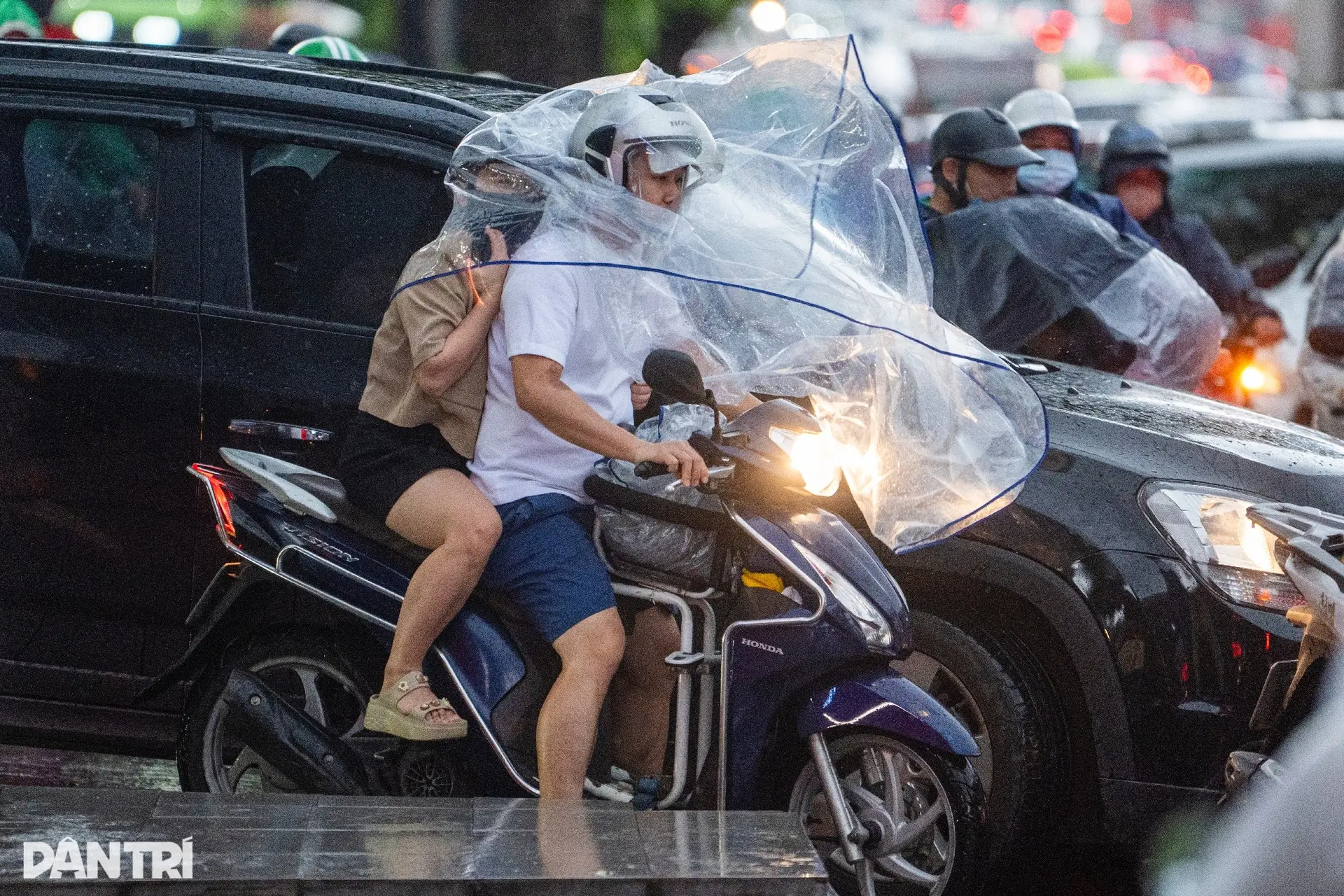6iog02 giao thong hn16jpg 1759112129894