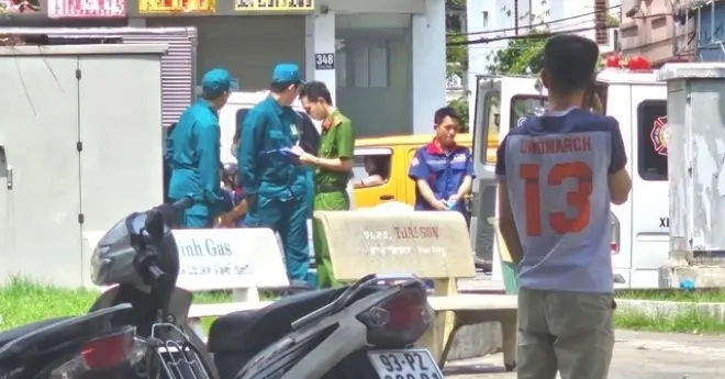 6n83yv phat hien nguoi dan ong tu vong tren via he duong cong hoa o tp hcm 2 15463011