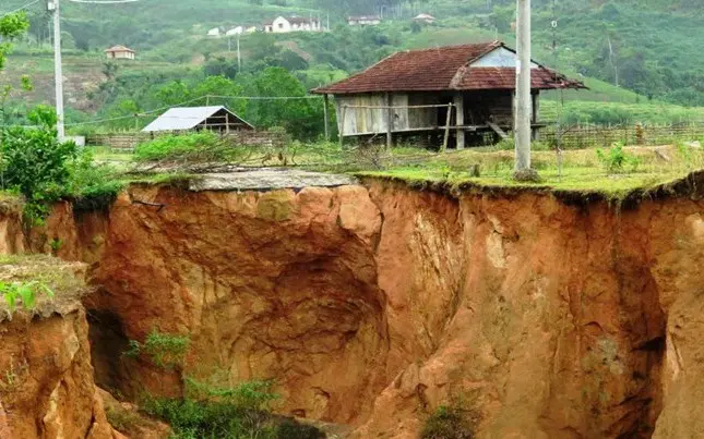 gatefa dong dat quang ngai gay rung lac manh 17575619876862109888031 0 4 403 649 crop 1757562018408745907650