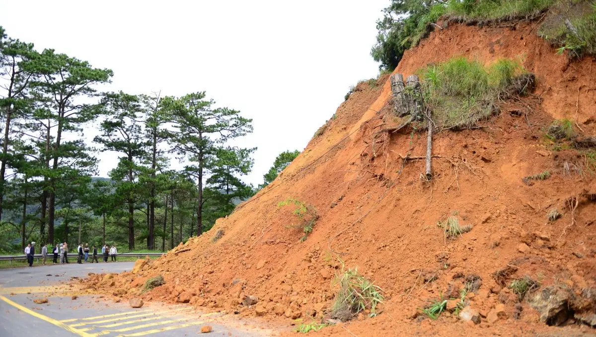 hlo0b2 lam dong tap trung khac phuc sat lo deo dran len dalat 2