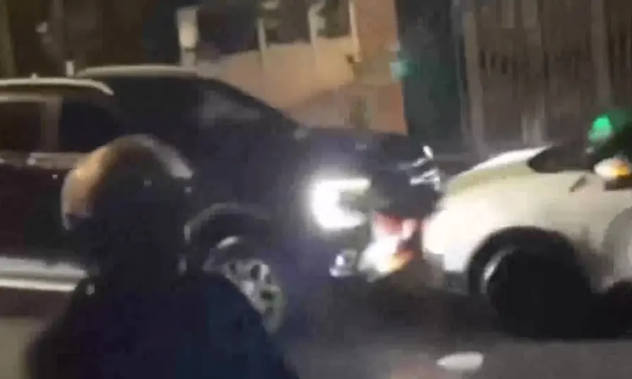 m0rx9i bat thanh nien lai xe ban tai tong danh tai xe taxi 1761836312