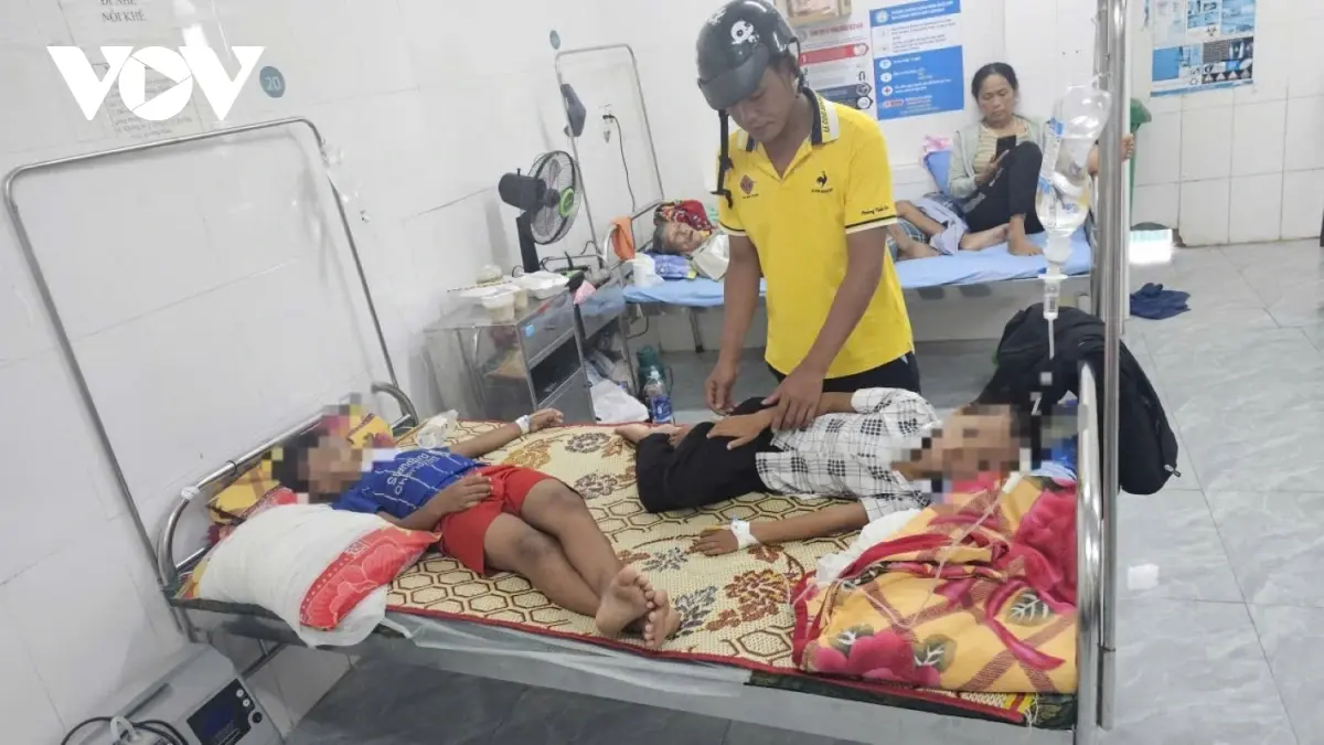 mwrsob cac em hoc sinh co dau hieu bi ngo doc sau bua sang tai truong 1