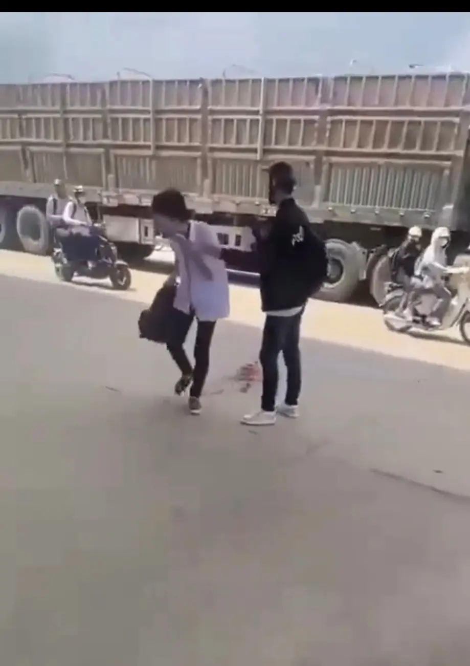 p3pbne nan sinh loang choang sau khi bi dam anh cat tu clip
