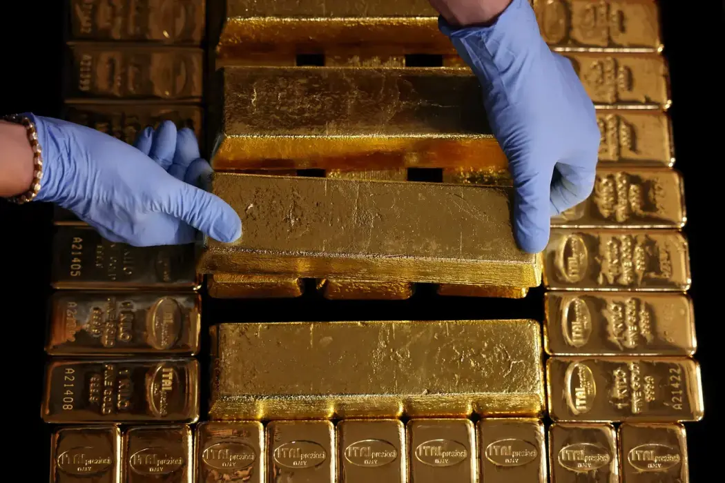 pemmw1 gold bar alessia pierdomenico bloomberg 1050x700 1