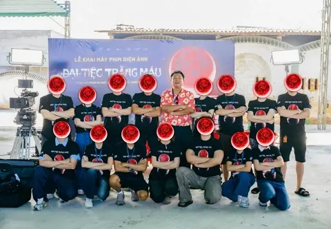 uljdk1 dai tiec trang mau 1759735819468949360125