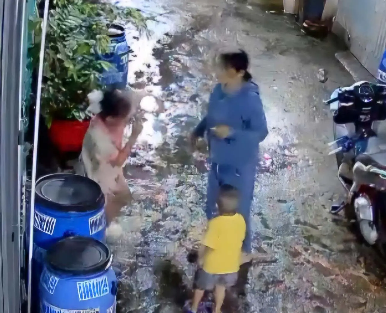 zderu8 Phun Nuoc Bot