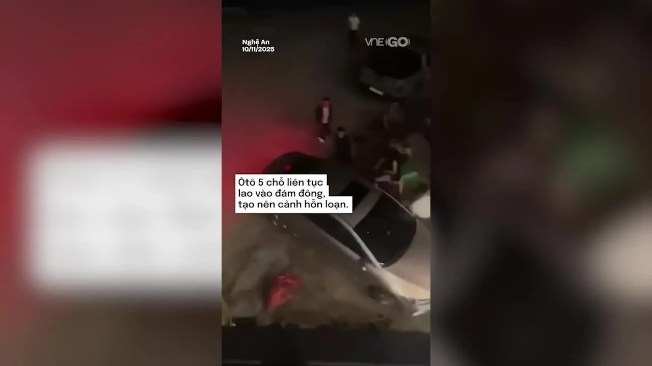 2dn3ix 10 nguoi bi bat sau vu bao vay dap pha oto o nghe an 1762912564