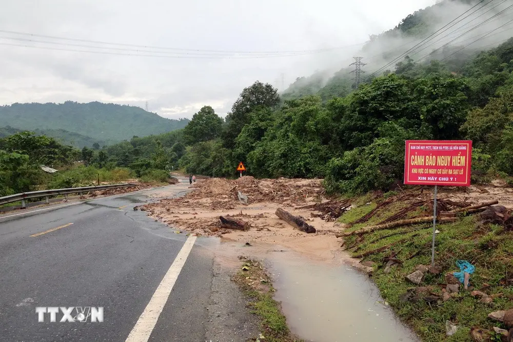 3ppe73 sat lo nui nghiem trong duong ho chi minh 10