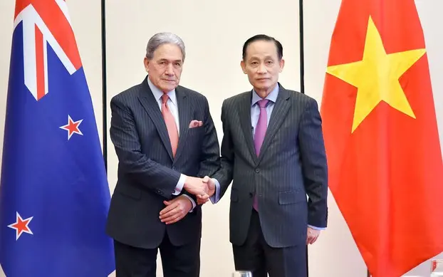 4rhsy1 qh2760 17641555385281498430959 104 0 1704 2560 crop 17641555974371429855375 214 201 1250 1859 crop 176415652394969636120