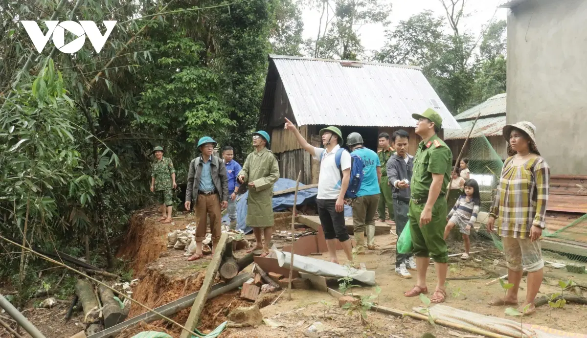 5mhhgq di doi nguoi dan khu vuc sat lo