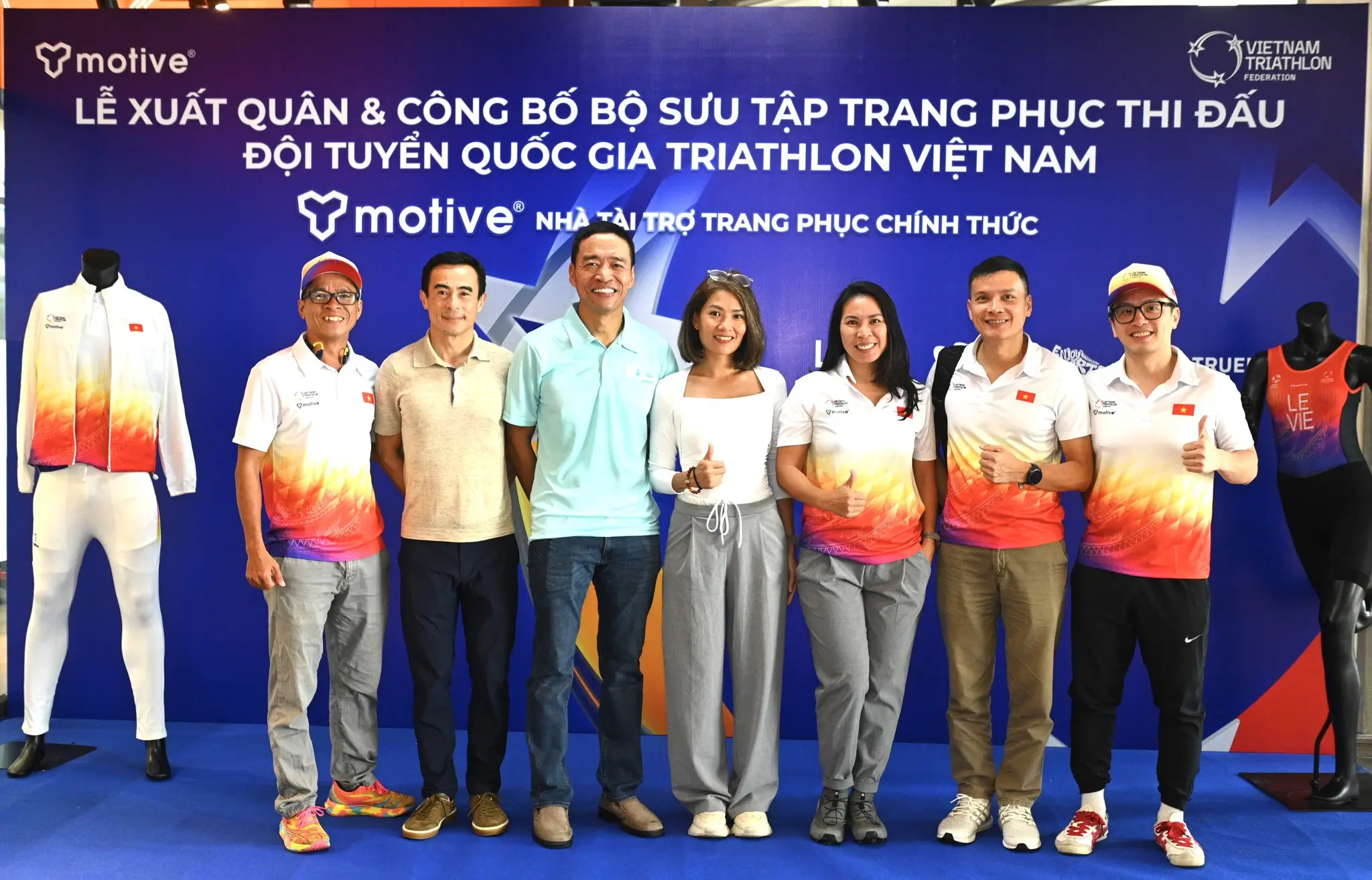 63dwiq vng dong hanh cung doi tuyen quoc gia triathlon viet nam tai le xuat quan sea games 33 1763983426958661501389