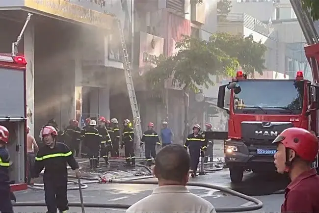 649n1y tp hcm chay tang ham tham my vien 20 nguoi kip thoat nan 8377 9900