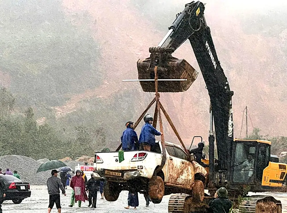 7j1oyi sat lo nui ha tinh 1.jpeg