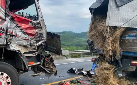 7vq6q6 hien truong tai nan lien hoan giua 4 o to tren duong ho chi minh 5 1746584570927180391496 141 0 1741 2560 crop 1746584576636522187924