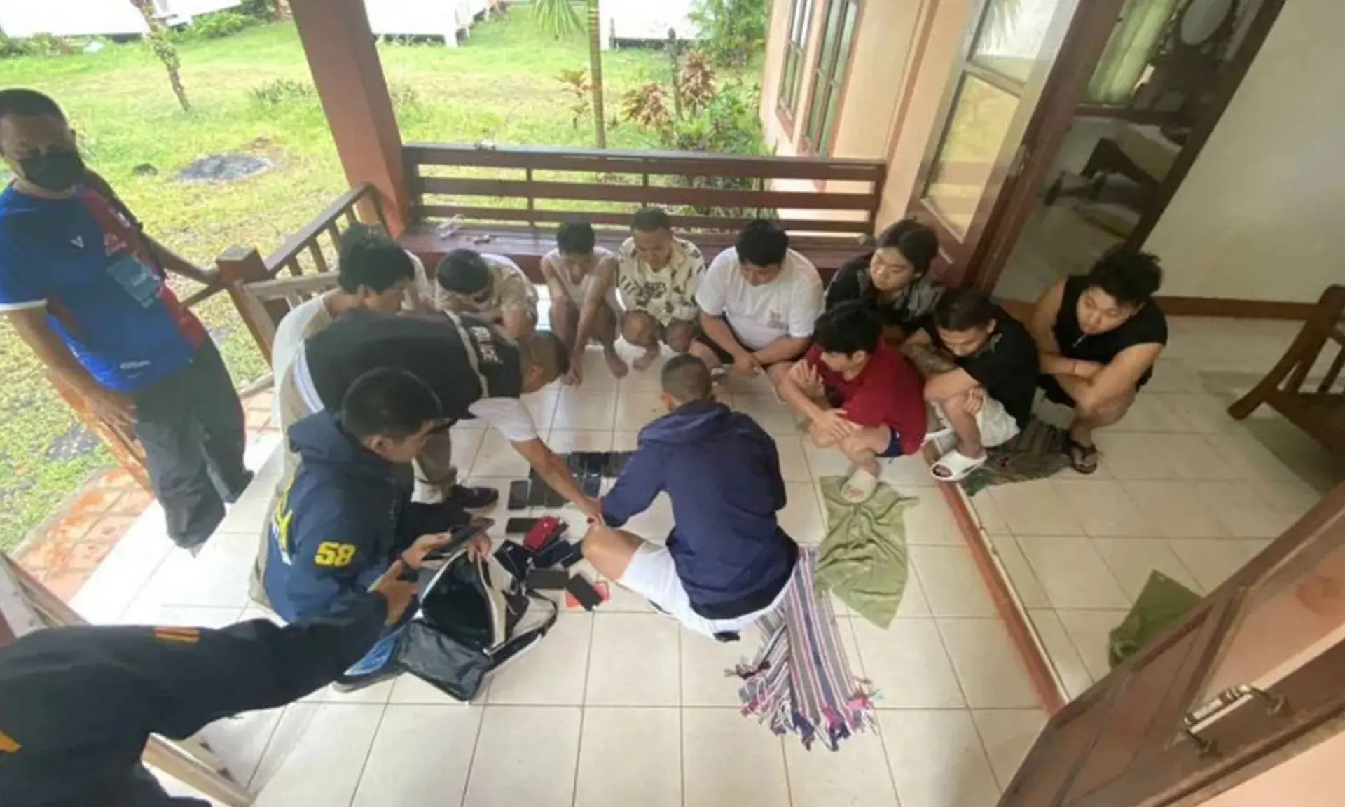 7yz1vq lua dao 031125 1 100140