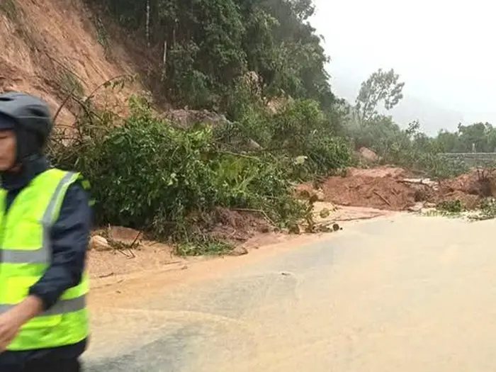 9hi95z mua lu sat lo 17636077608421288989062 25 0 394 704 crop 1763607848989714568882