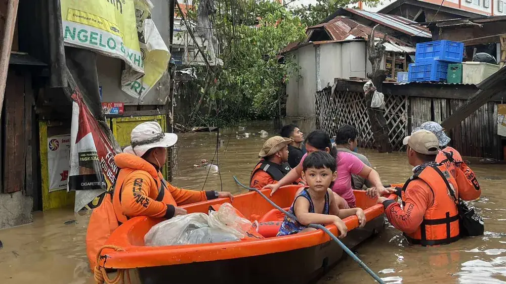 c4wm3q ao kalmaegi gay ngap lut nang o philippines 4 nguoi thiet mang 7156 9241.jpg