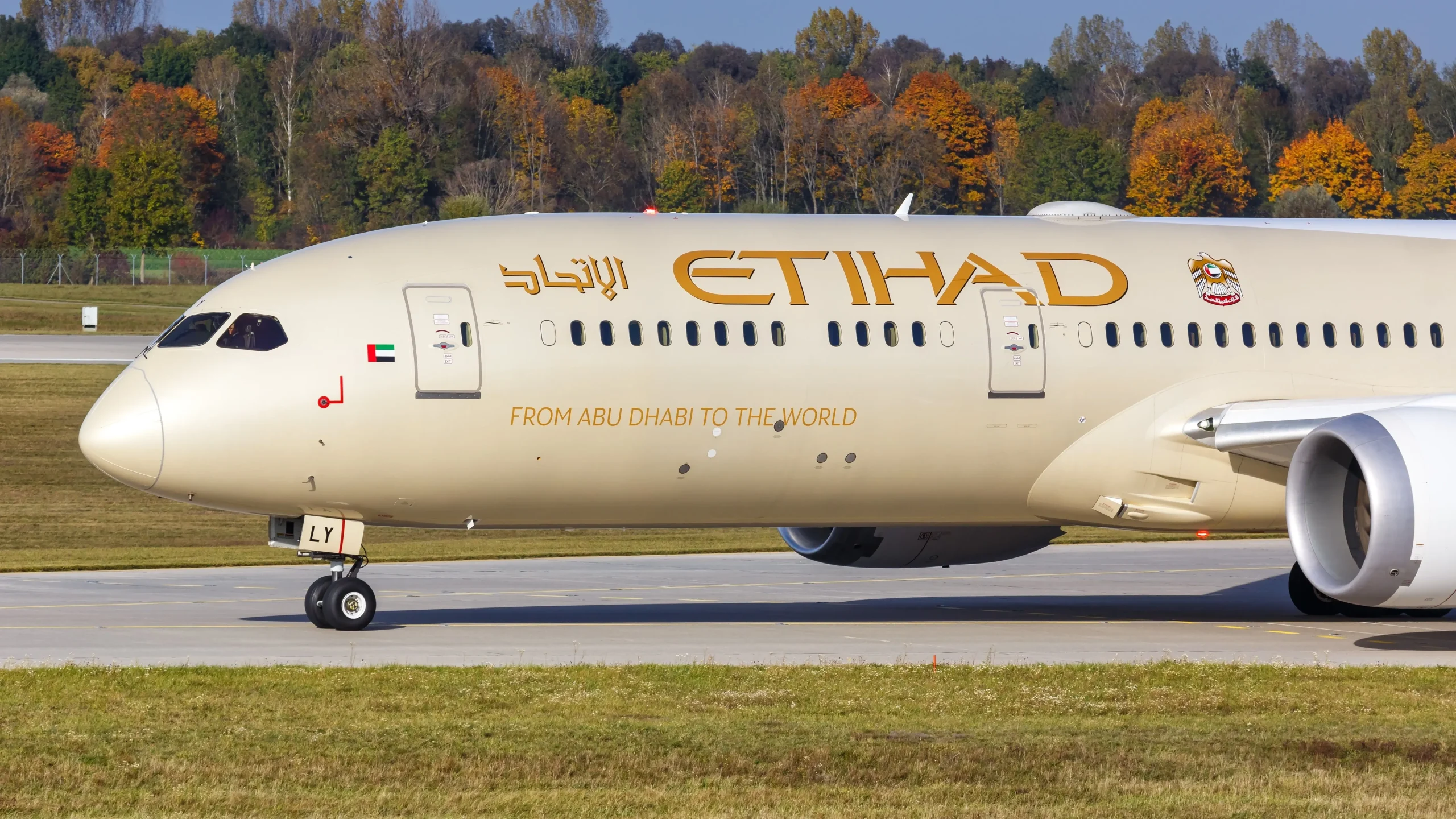 c65vjq etihad 787 9 taxiing1 scaled