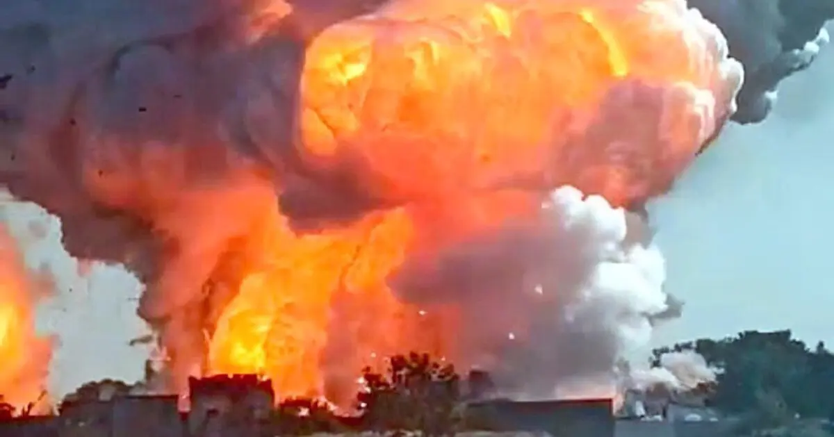 c92f8z hien truong no nha may phao hoa an do 1707215670747163182640 0 0 524 1000 crop 1707215693414428531534