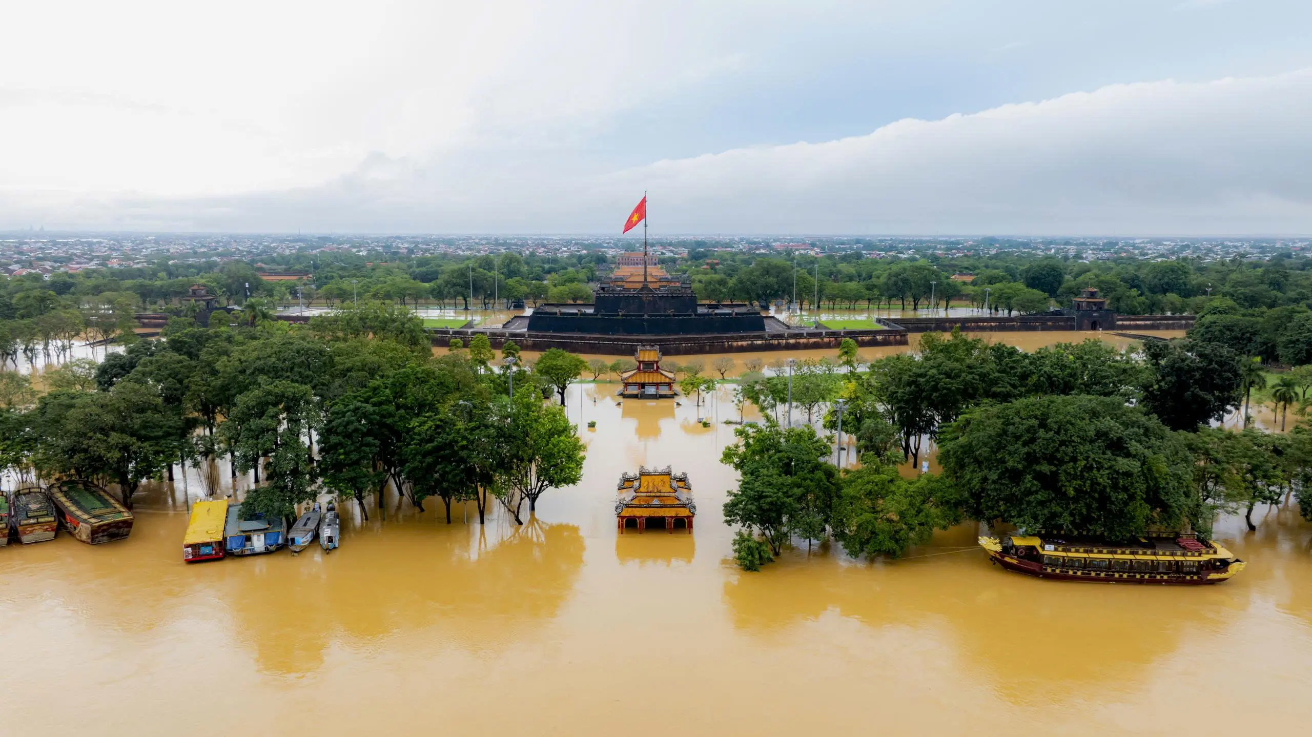 e5907z toan canh tran lu thu 3 trong hon 1 tuan o hue nhin tu tren cao 6 17621629896181730991693