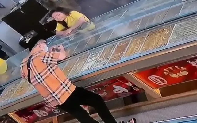 fotp47 1000029799 1762309709575576020946 17623168121841218573147 0 0 406 650 crop 1762316815133819917980