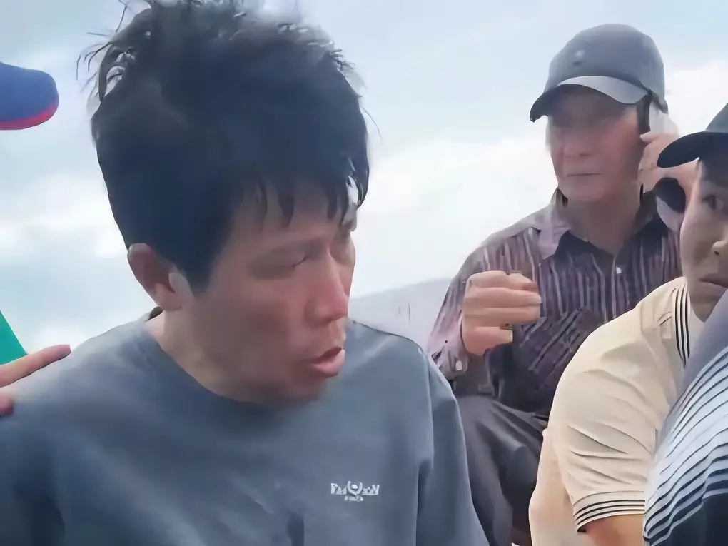 g49lfq cuu nguoi roi troi dat gan 2 ngay uong nuoc bien de sinh ton 1 edited 1762587902839