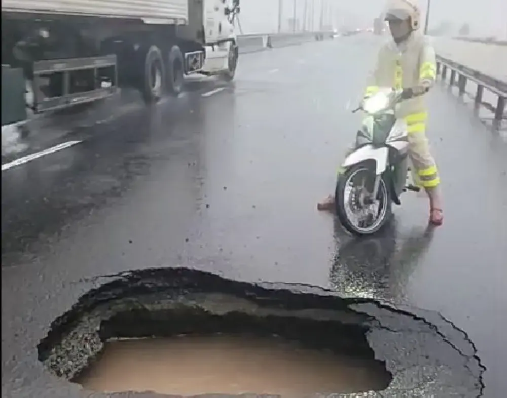 huq8dw ho sau 8055 6709.jpg