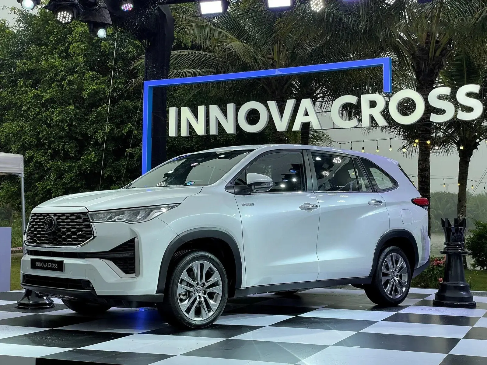 knlnsn static images.vnncdn.net vps images publish 000001 000003 2025 11 3 toyota innova cross hrv 3365