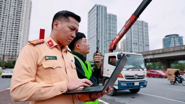 lh83uc lap den tin hieu giao thong 1